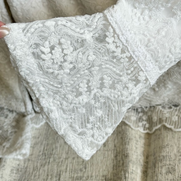 Elegant White Lace Women's Top - Picture 5 of 6